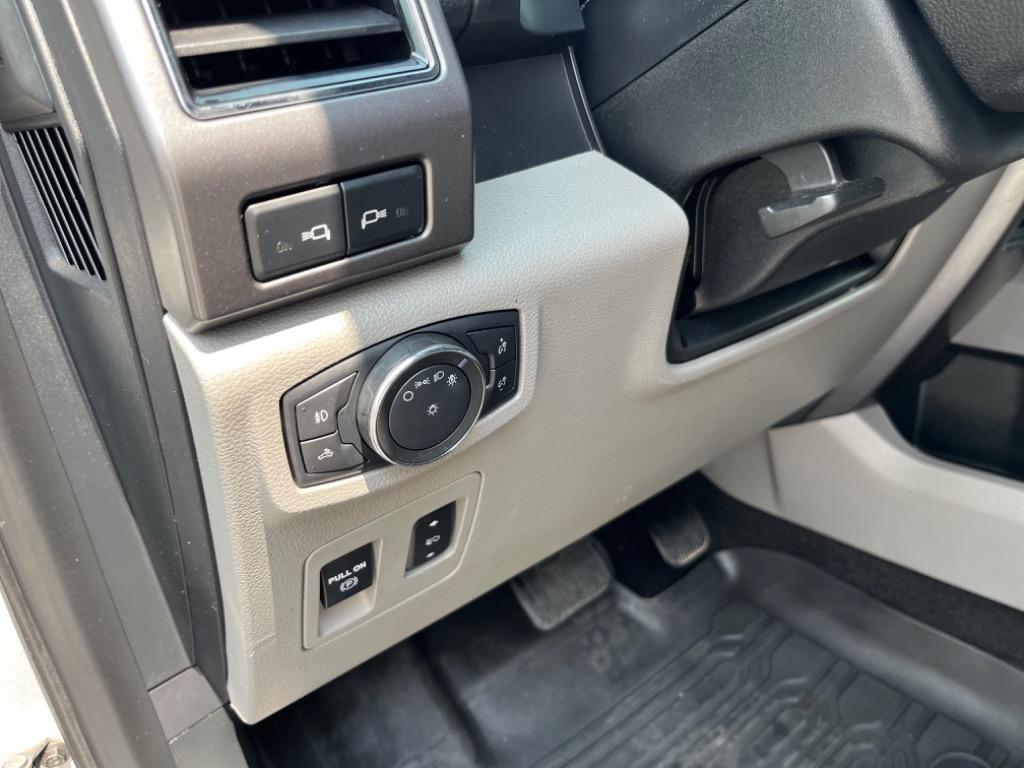 2019 Ford F-150 XLT photo 16