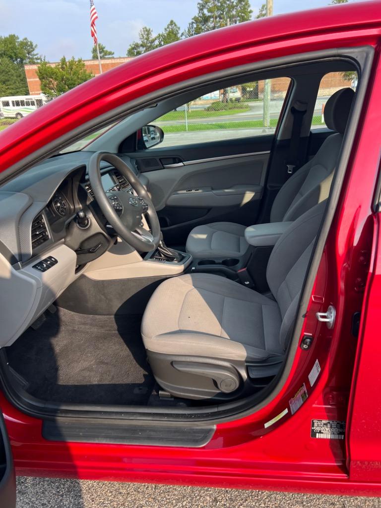 2019 Hyundai Elantra SEL photo 8