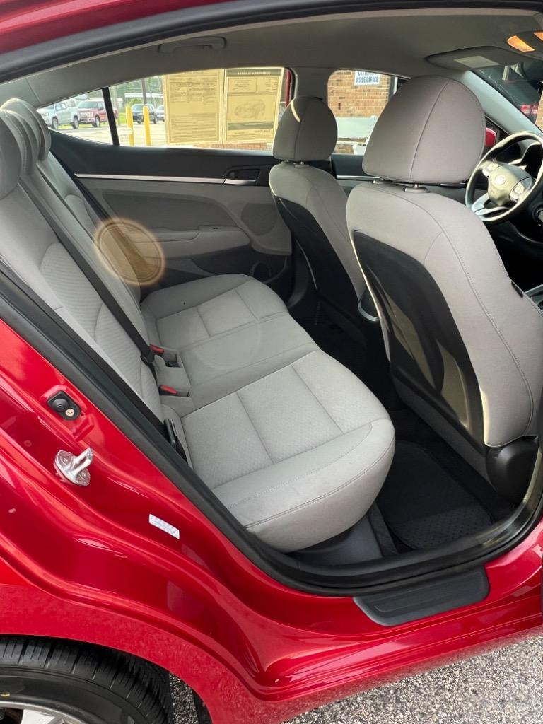 2019 Hyundai Elantra SEL photo 10