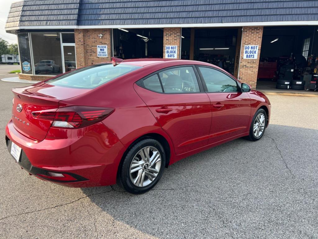 2019 Hyundai Elantra SEL photo 5