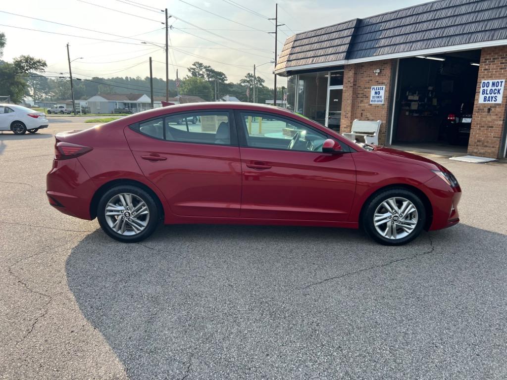 2019 Hyundai Elantra SEL photo 6