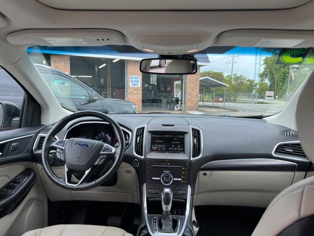 2015 Ford Edge Titanium photo 13