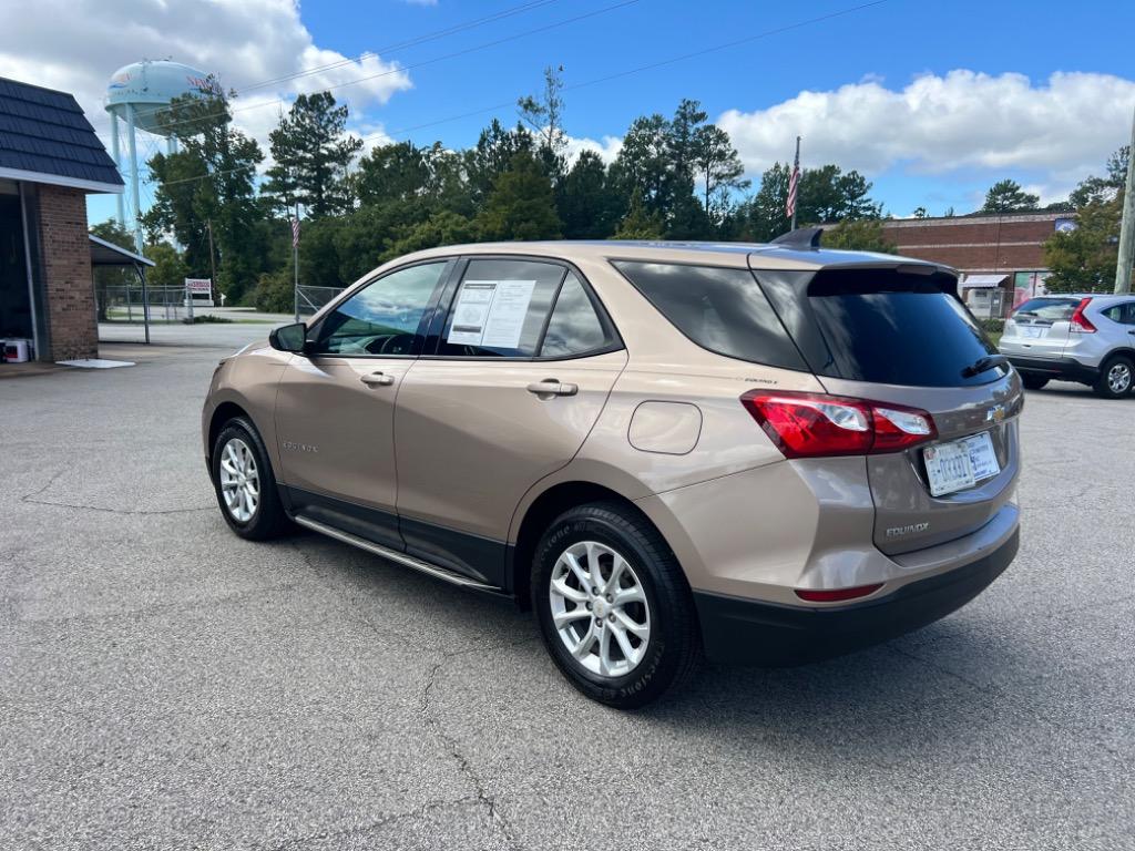 2019 Chevrolet Equinox LS photo 3