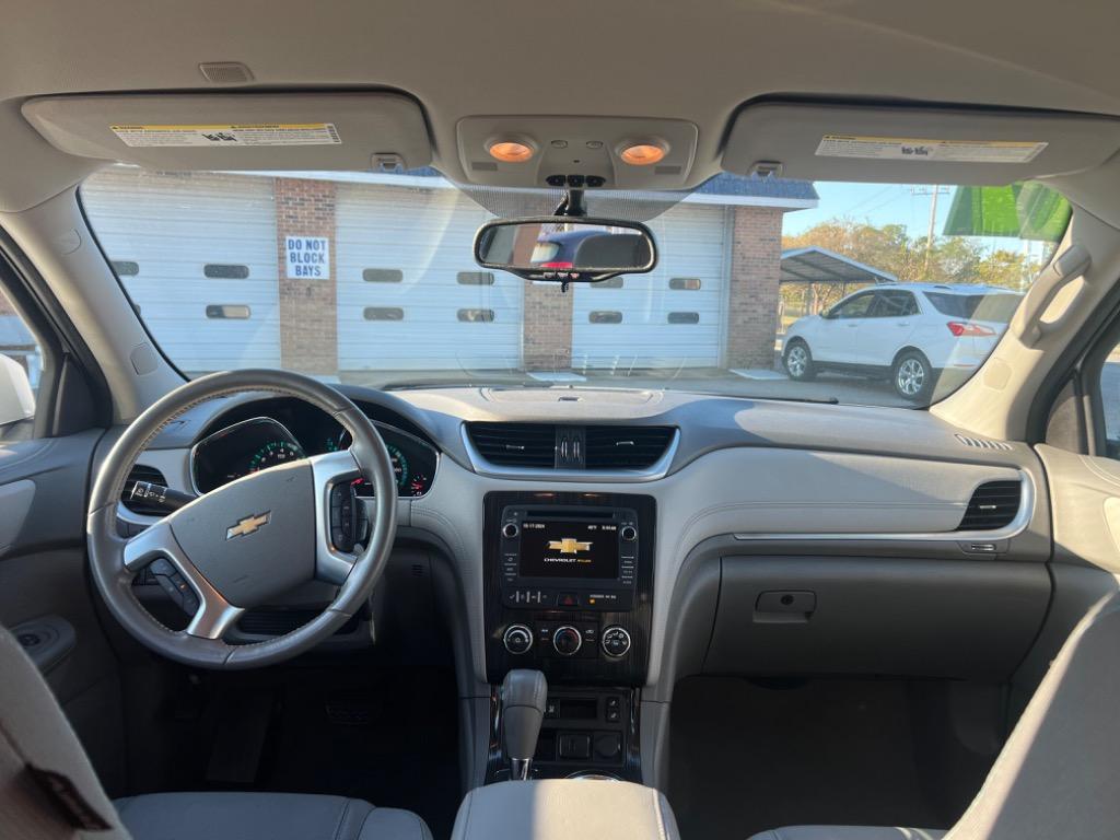 2017 Chevrolet Traverse 1LT photo 16