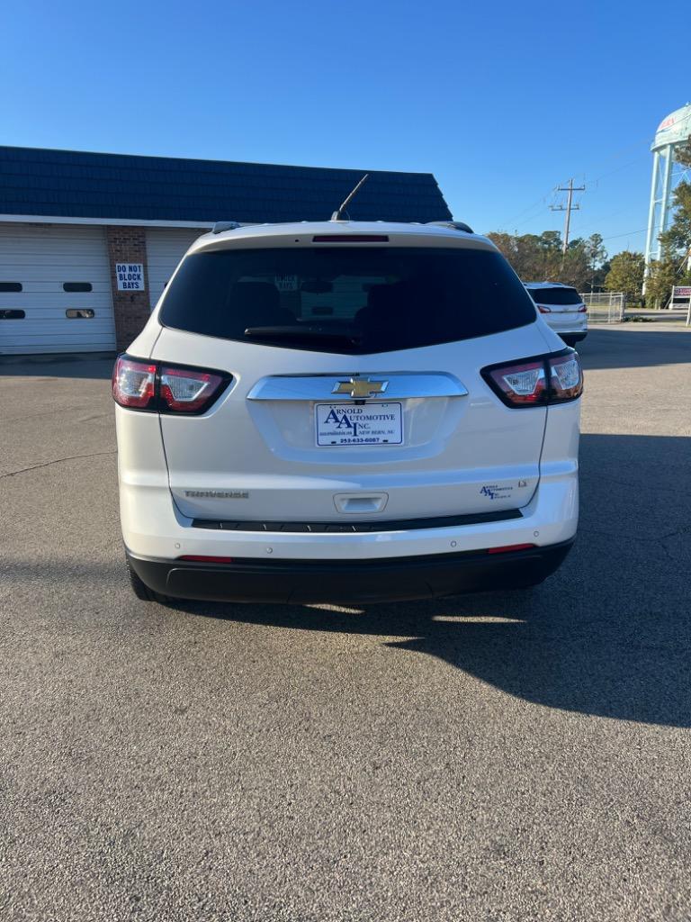 2017 Chevrolet Traverse 1LT photo 4