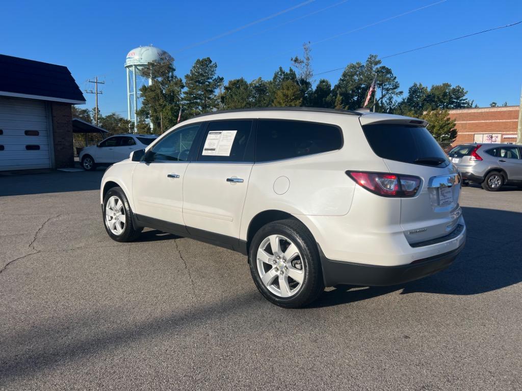 2017 Chevrolet Traverse 1LT photo 3