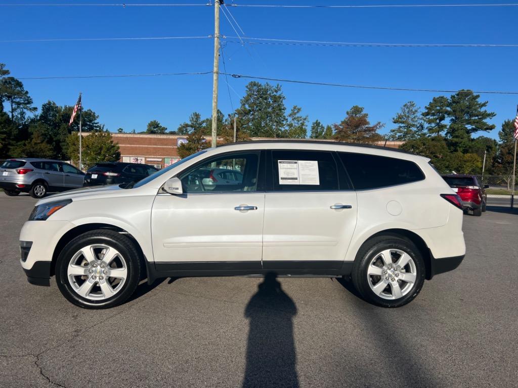 2017 Chevrolet Traverse 1LT photo 2