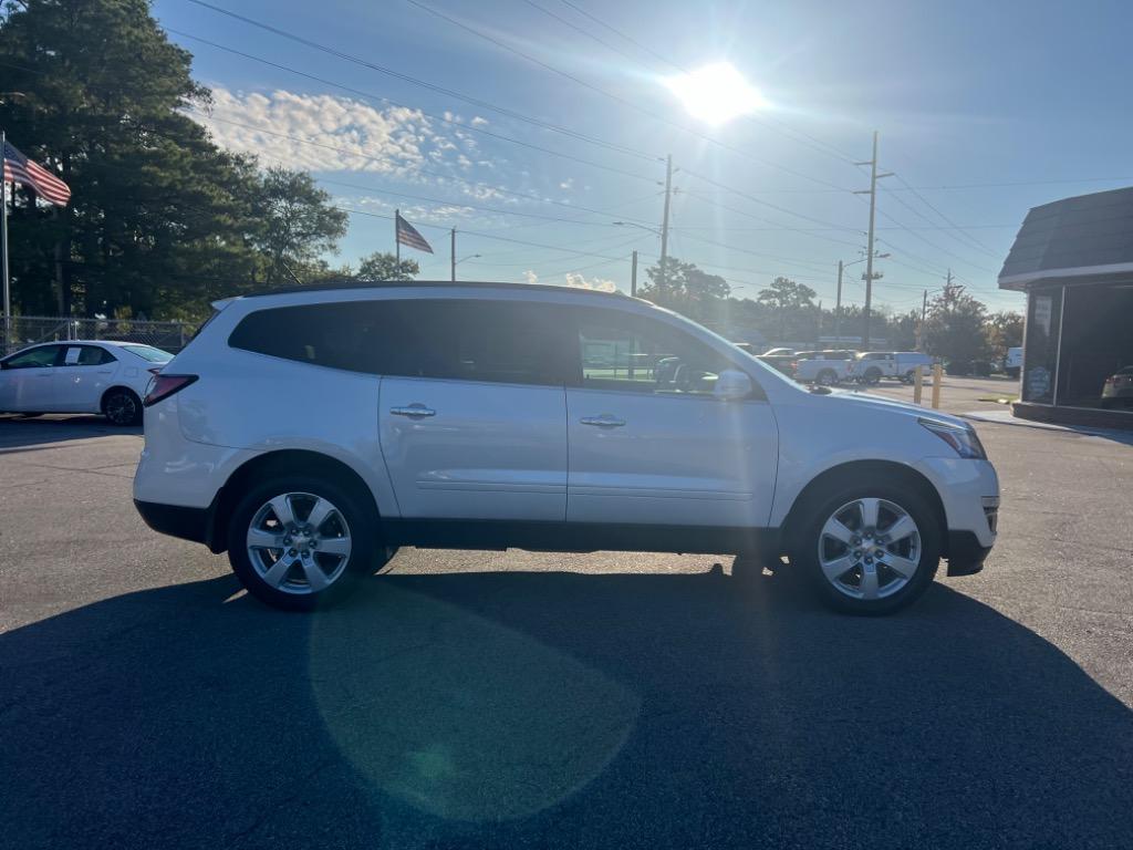 2017 Chevrolet Traverse 1LT photo 6