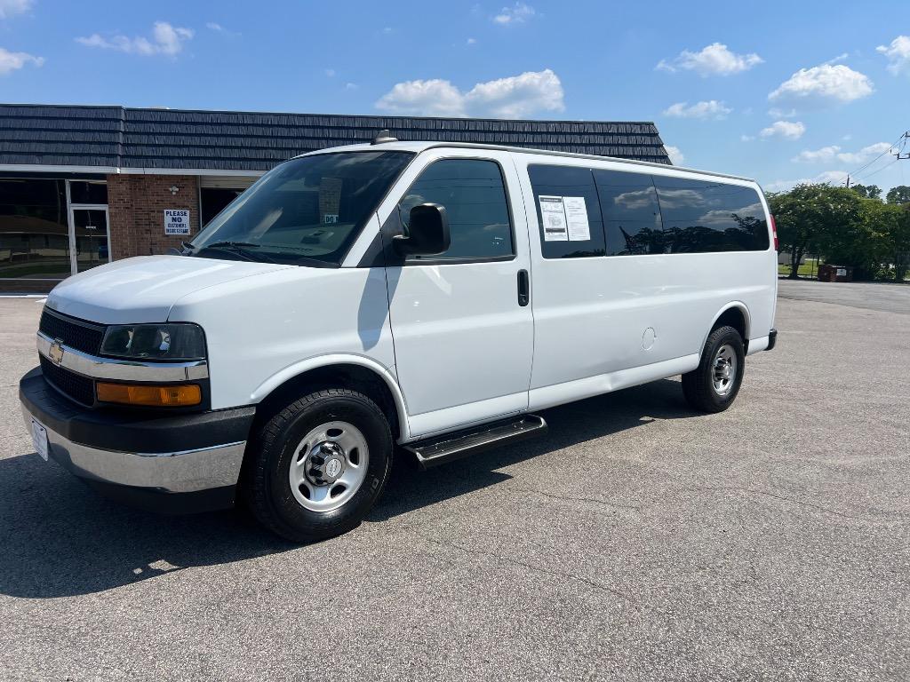 2019 Chevrolet Express Passenger LT's photo
