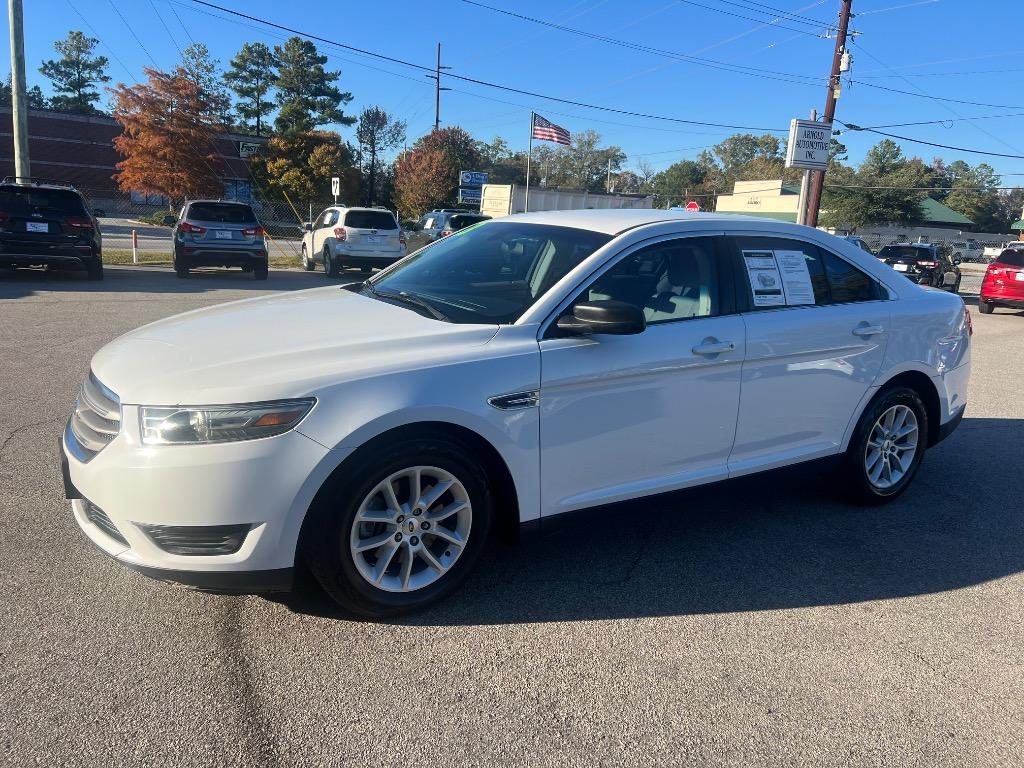 2013 Ford Taurus SE