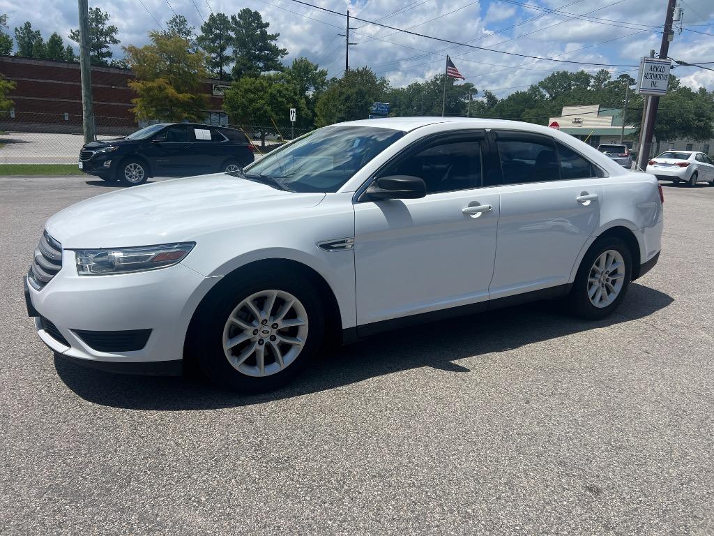 2013 Ford Taurus SE FWD's photo